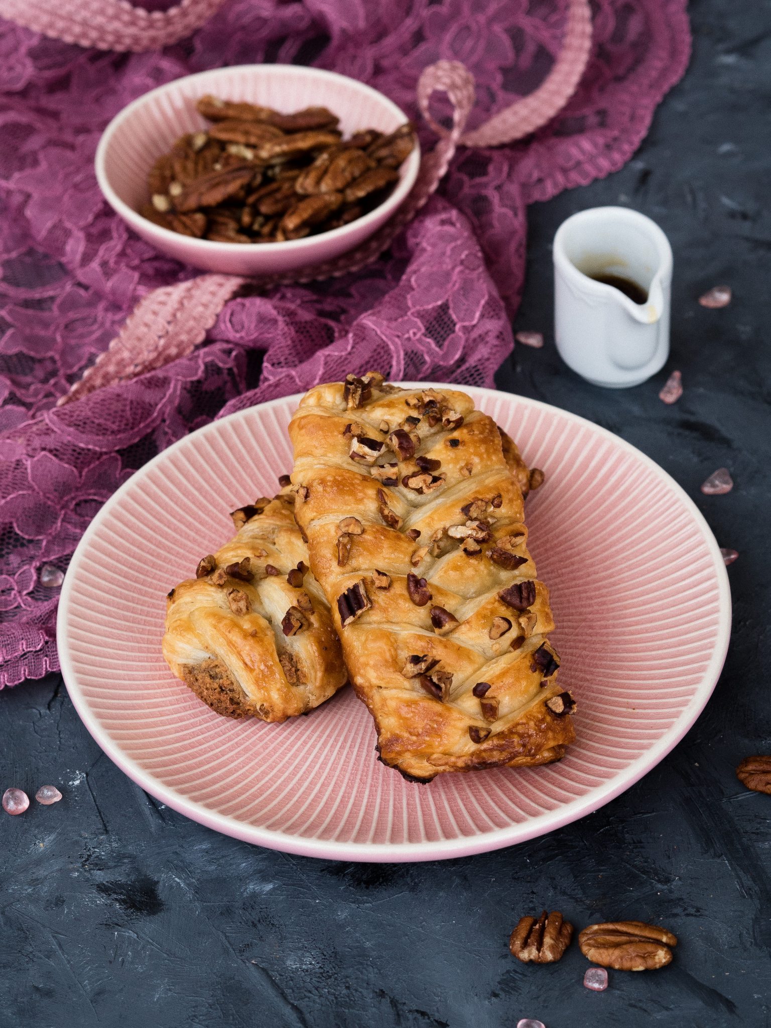 Blätterteiggebäck mit Pekannüssen und Ahornsirup