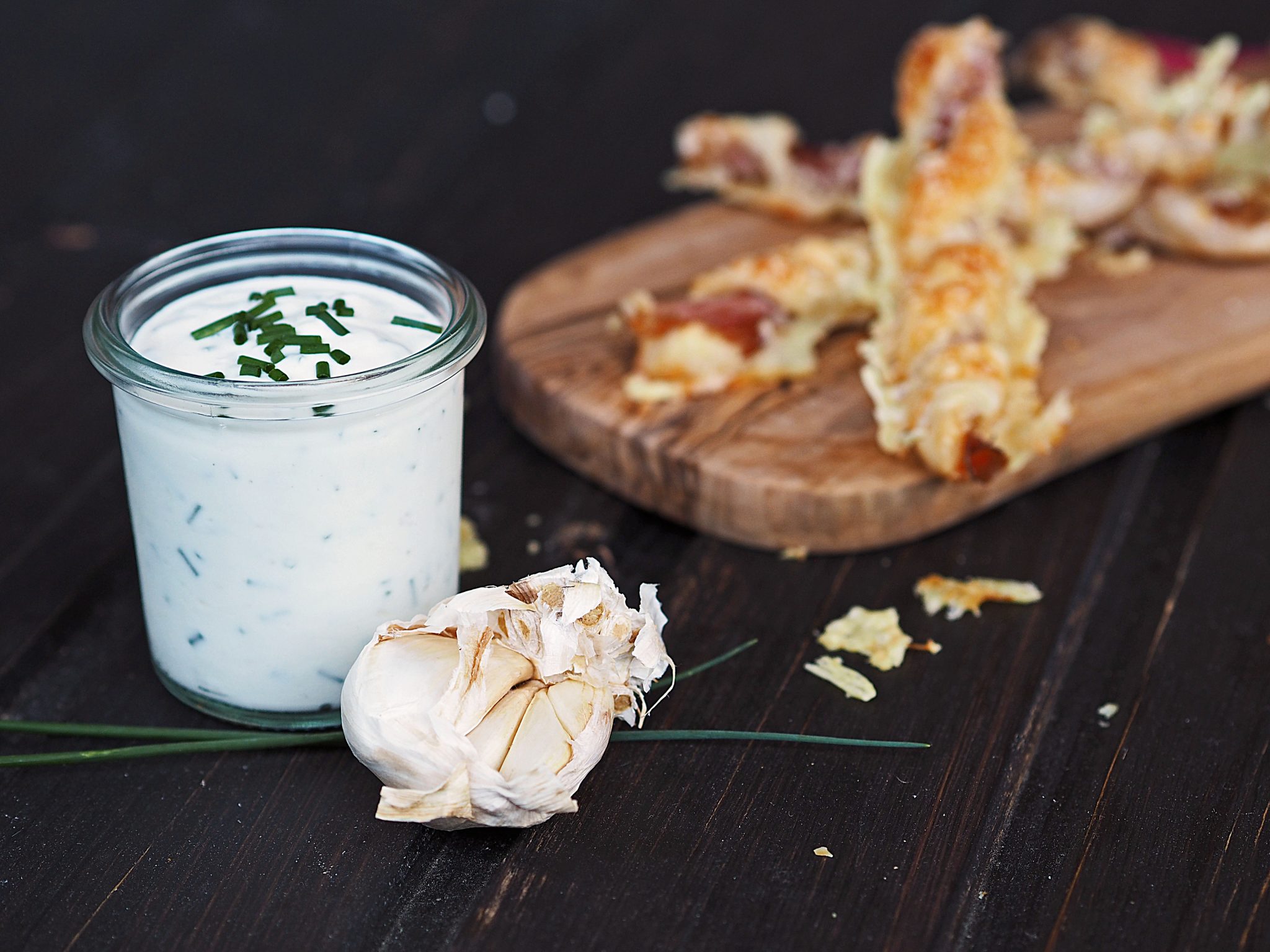 Fingerfood Snack Stangerl mit Knoblauchdip