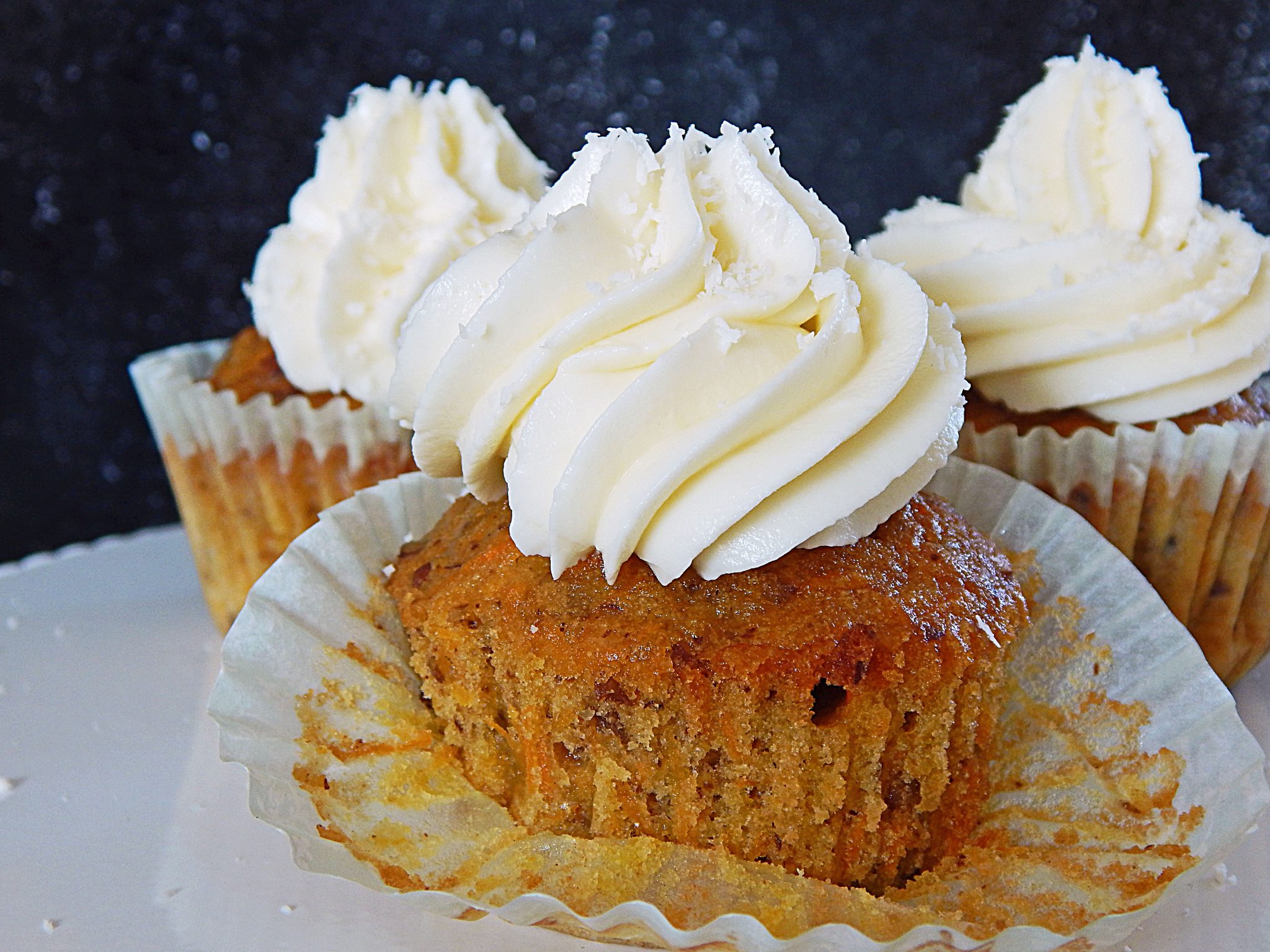 Karottencupcakes mit Frischkäse-Kokos-Frosting