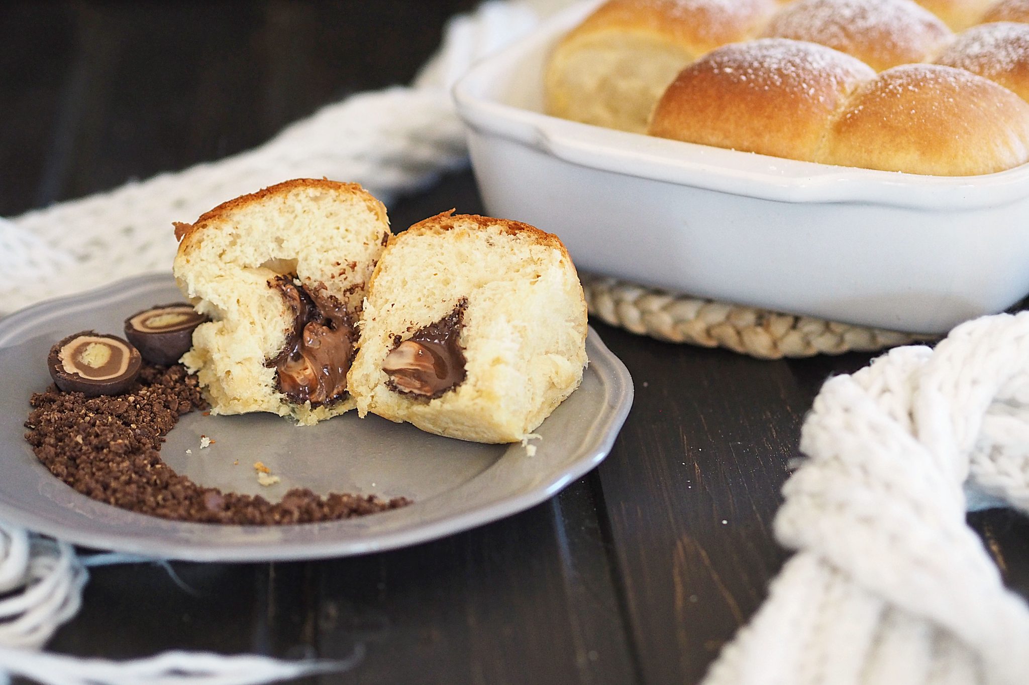 Dampfnudeln mit Nougatfüllung Marzipan Brösel