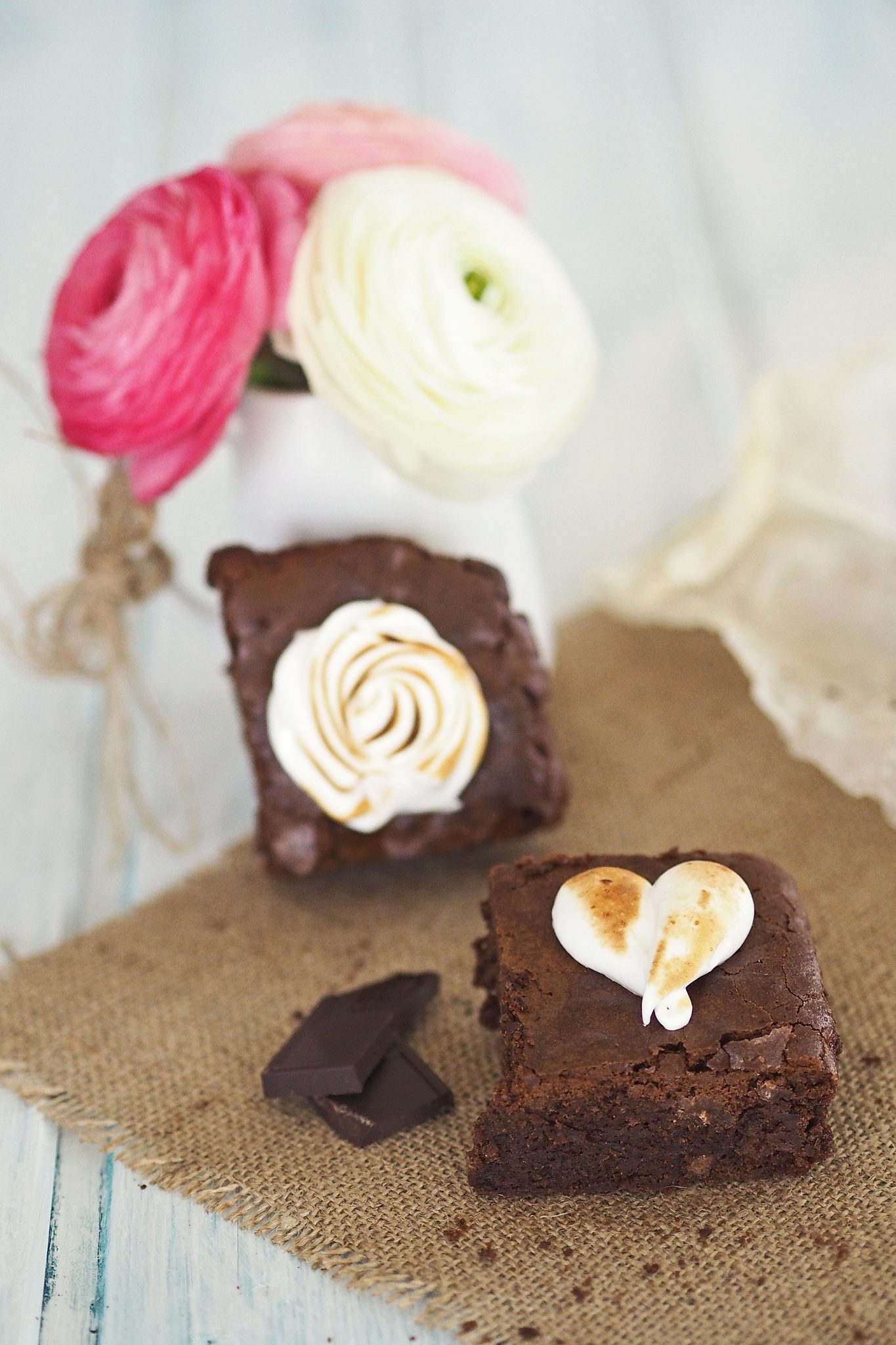 Meringue Brownies für Muttertag und Valentinstag
