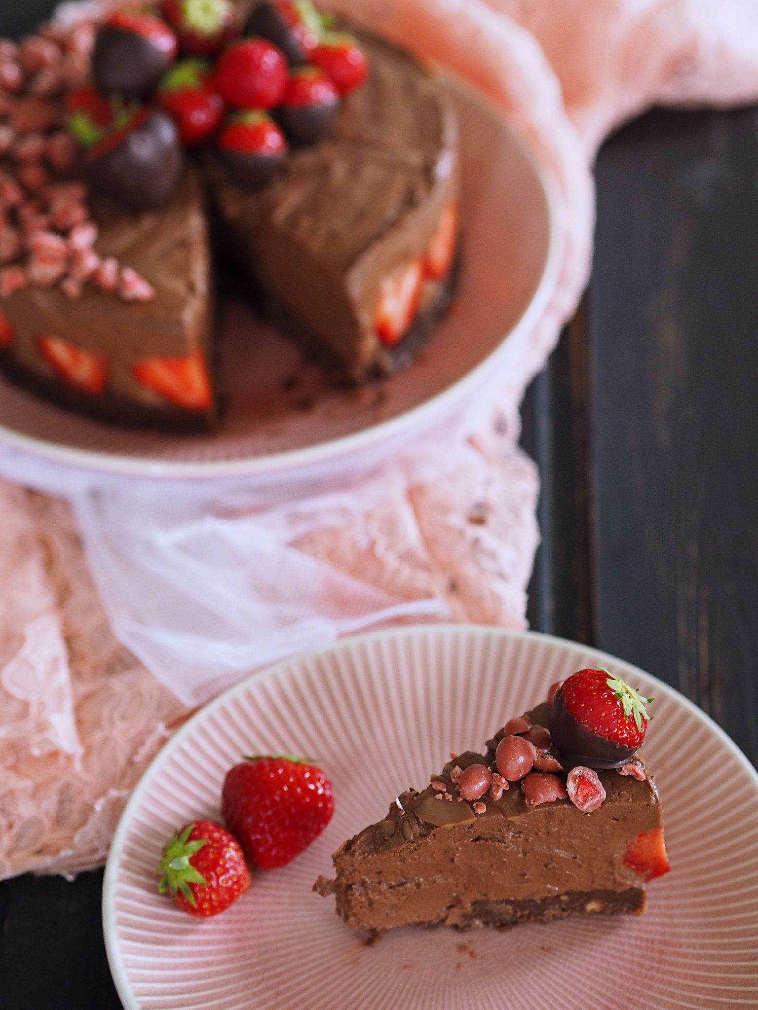 no bake Chocolate Cheesecake mit Erdbeeren