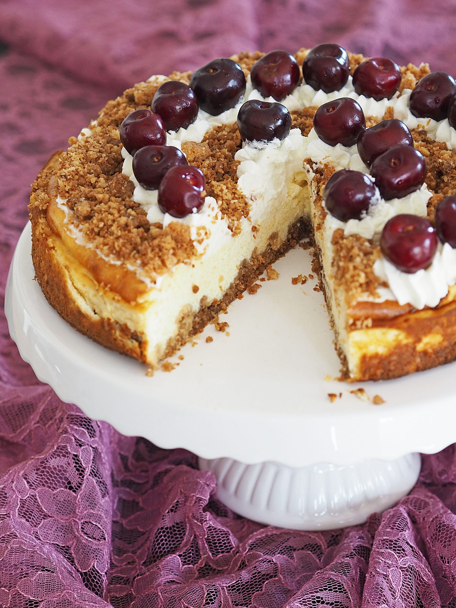 Kirsch-Käsekuchen mit Kokosstreuseln