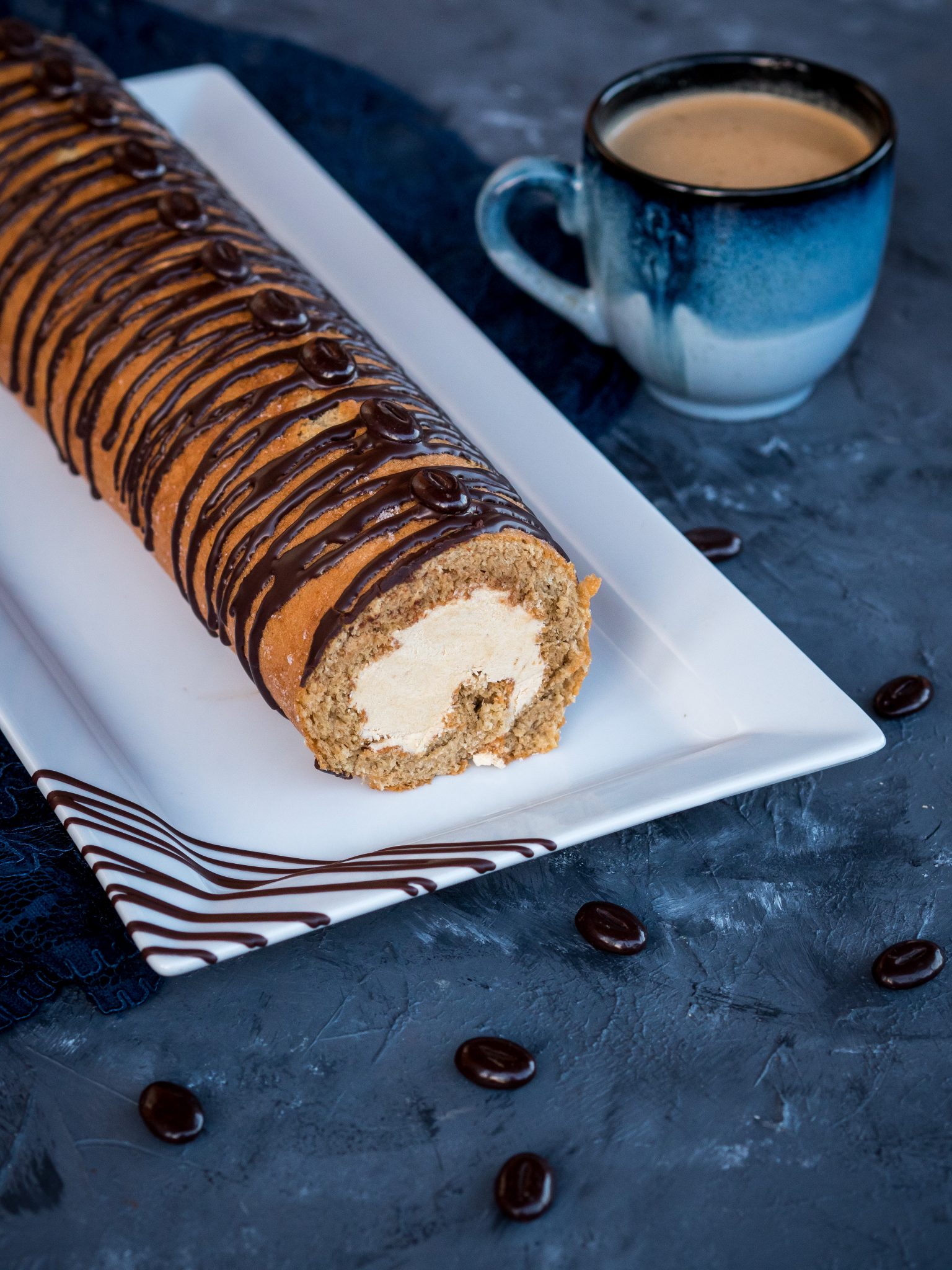 Kaffee-Biskuitroulade