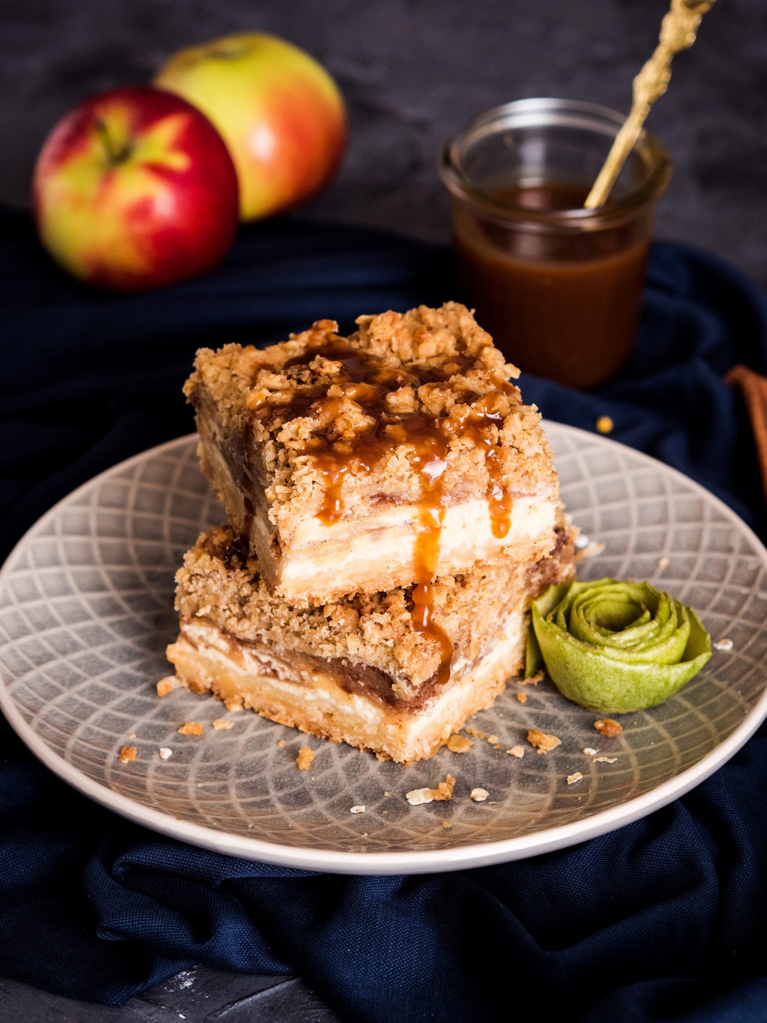 Apple Cheesecake Bars