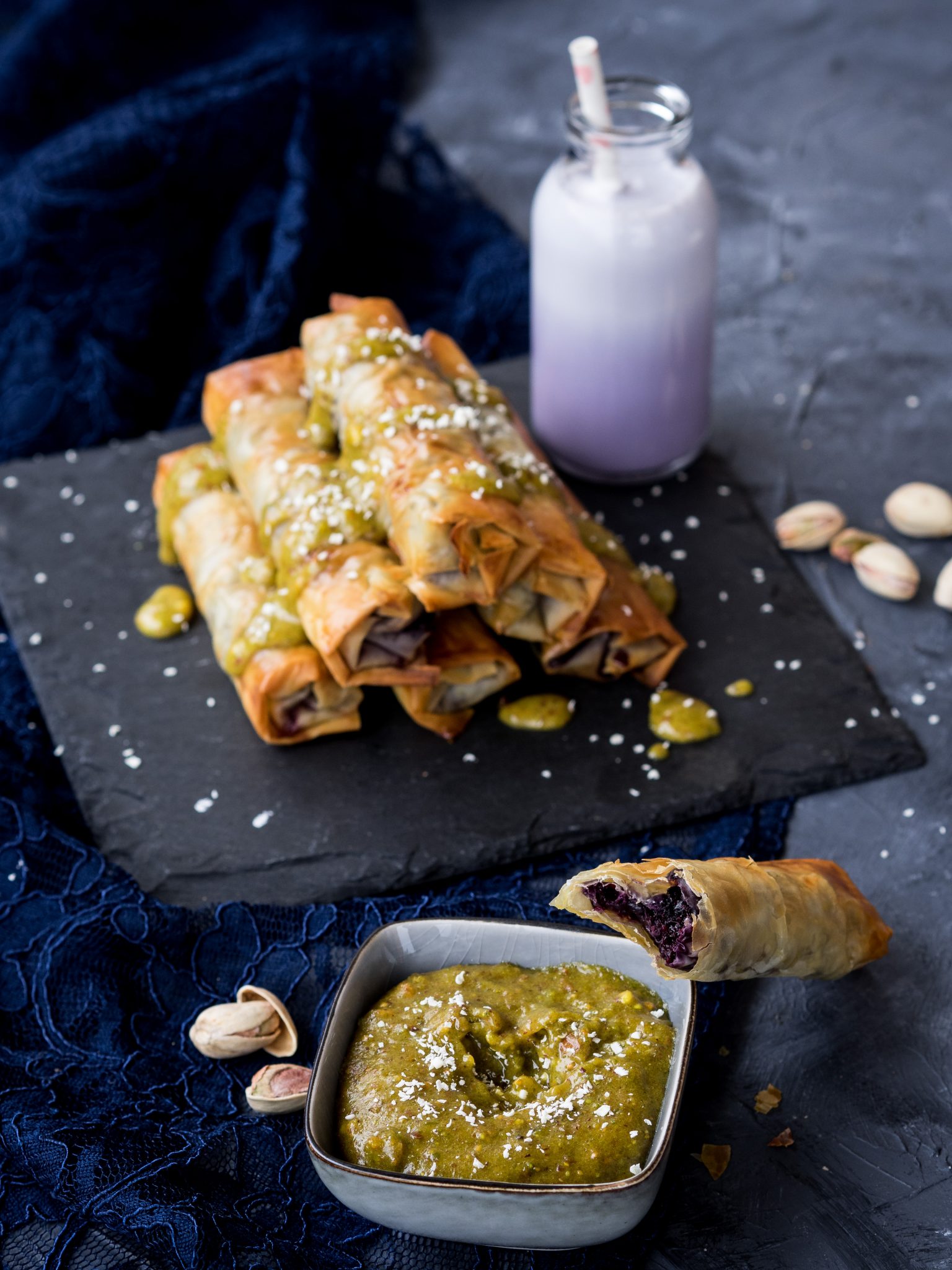 Mini Blaubeerstrudel mit süßem Pesto