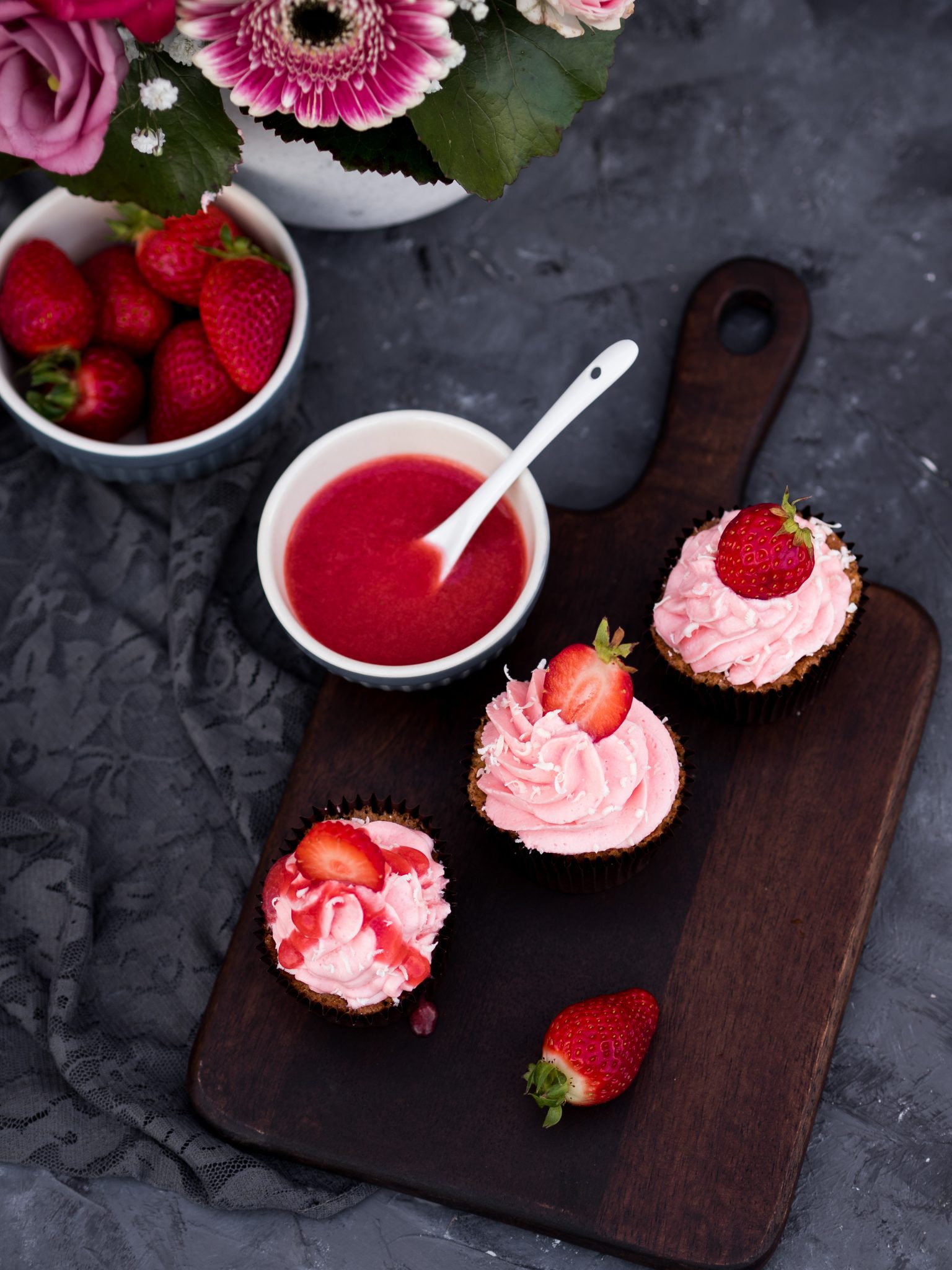 Erdbeer-Cucpakes mit Frischkäsefrosting