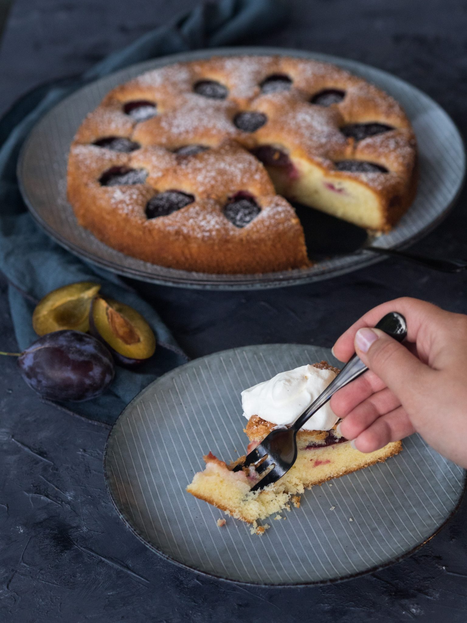 Zwetschkenkuchen mit Schlagobers