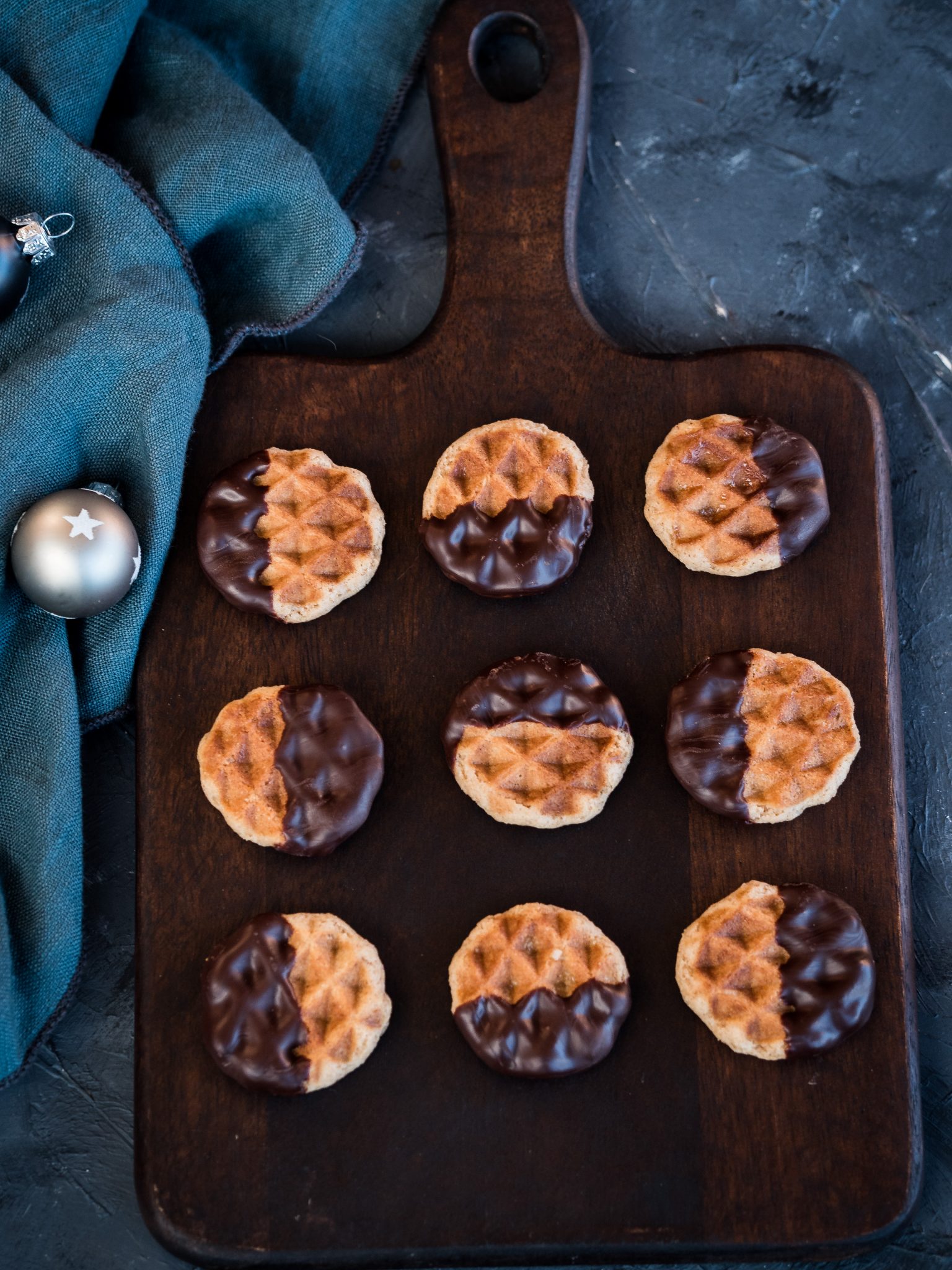 Weihnachtskekse aus dem Waffeleisen