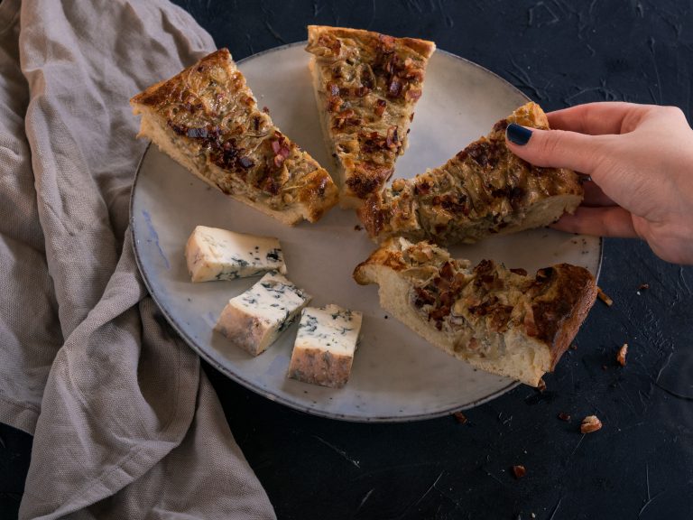 Zwiebelkuchen mit Blauschimmelkäse {Werbung} - * what bakes me smile